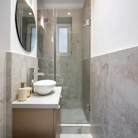 Views! Of The Palaces, 2br Stunner *