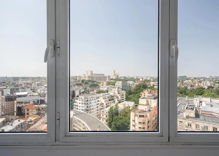 Views! Of The Palaces, 2br Stunner Lägenhet