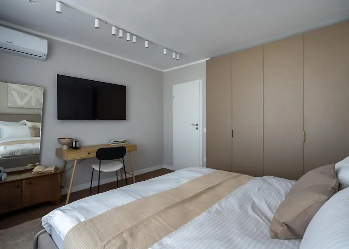 Views! Of The Palaces, 2br Stunner Lägenhet *