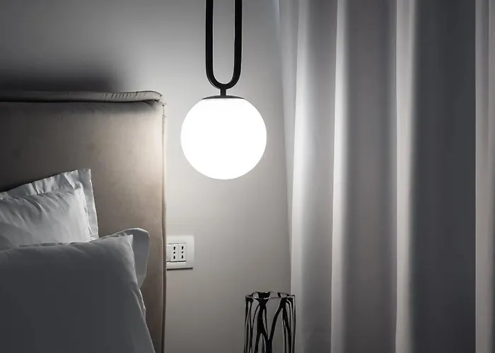 Views! Of The Palaces, 2br Stunner Lägenhet