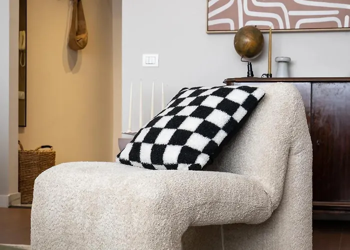 Views! Of The Palaces, 2br Stunner Lägenhet *