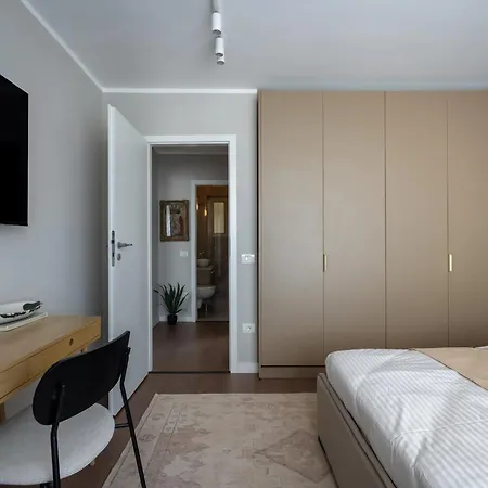 Views! Of The Palaces, 2br Stunner Bucarest