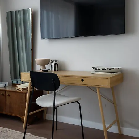 Views! Of The Palaces, 2br Stunner