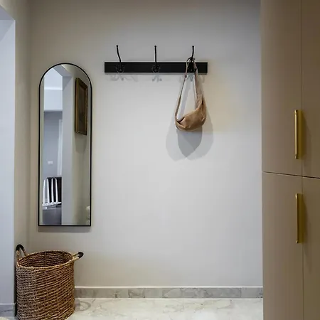 Views! Of The Palaces, 2br Stunner * Bucarest