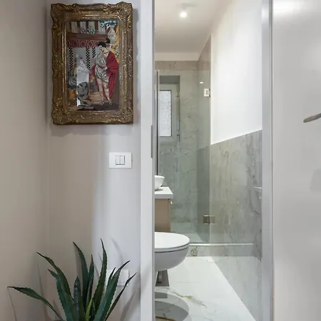 Views! Of The Palaces, 2br Stunner דירה