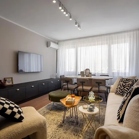 Views! Of The Palaces, 2br Stunner בוקרשט