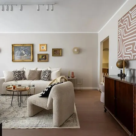 Views! Of The Palaces, 2br Stunner Bucarest