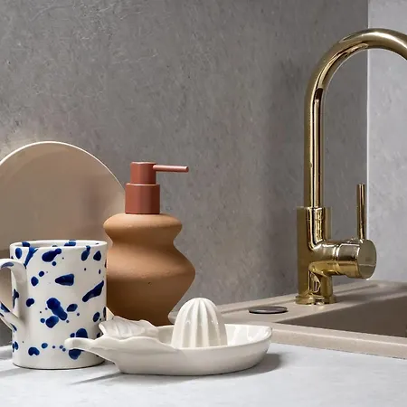 Views! Of The Palaces, 2br Stunner