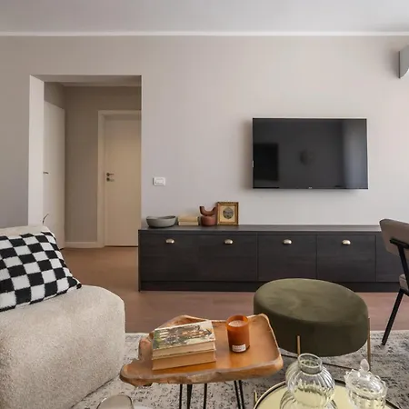 Views! Of The Palaces, 2br Stunner * Bucarest