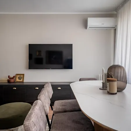 Views! Of The Palaces, 2br Stunner Apartamento Bucarest