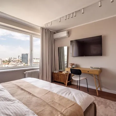 Views! Of The Palaces, 2br Stunner