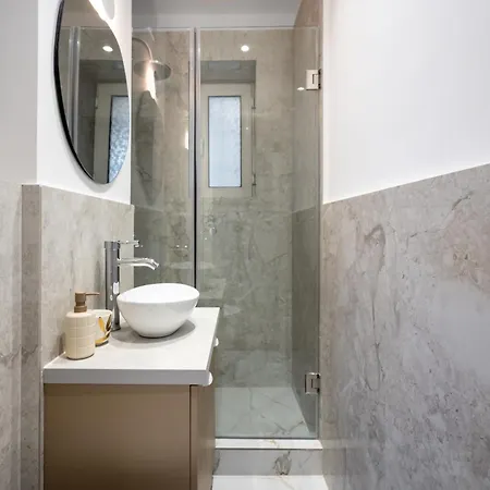 Views! Of The Palaces, 2br Stunner Bucarest