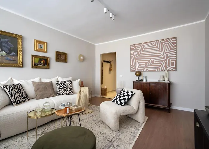 Views! Of The Palaces, 2br Stunner ブカレスト