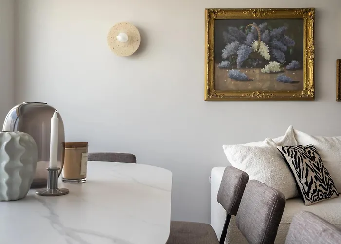 Views! Of The Palaces, 2br Stunner Апартаменты Бухарест