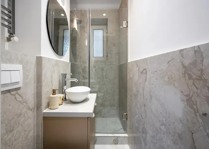 Views! Of The Palaces, 2br Stunner *