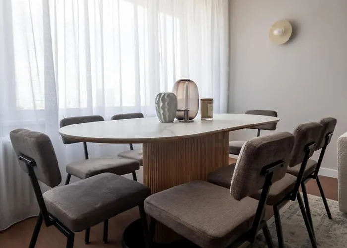 アパート Views! Of The Palaces, 2br Stunner