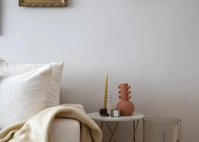 Views! Of The Palaces, 2br Stunner アパート