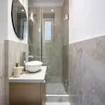 Views! Of The Palaces, 2br Stunner *