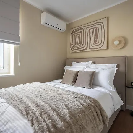 Views! Of The Palaces, 2br Stunner Bukarest