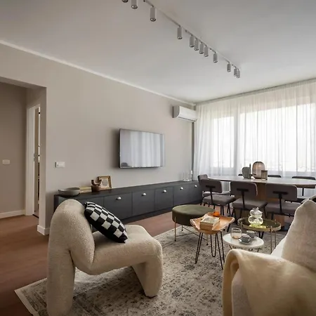 Views! Of The Palaces, 2br Stunner Bukarest