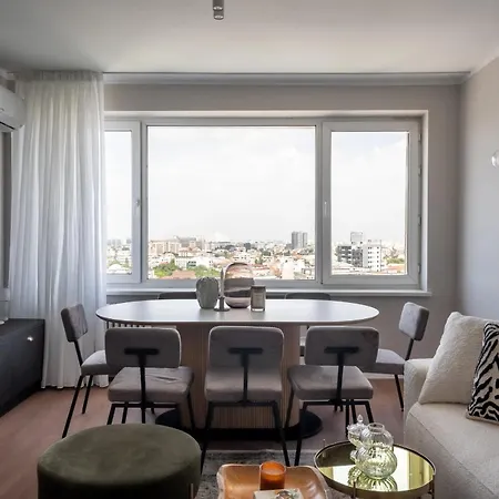 Daire Views Of The Palaces 2br Stunner Bükreş