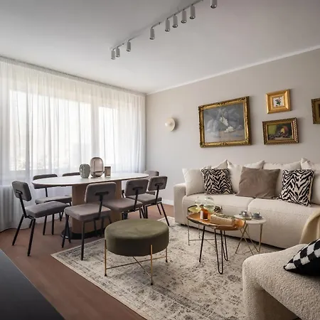 Views! Of The Palaces, 2br Stunner Apartment Bukarest