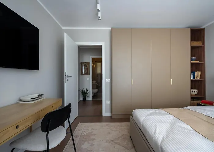 Views! Of The Palaces, 2br Stunner Bükreş