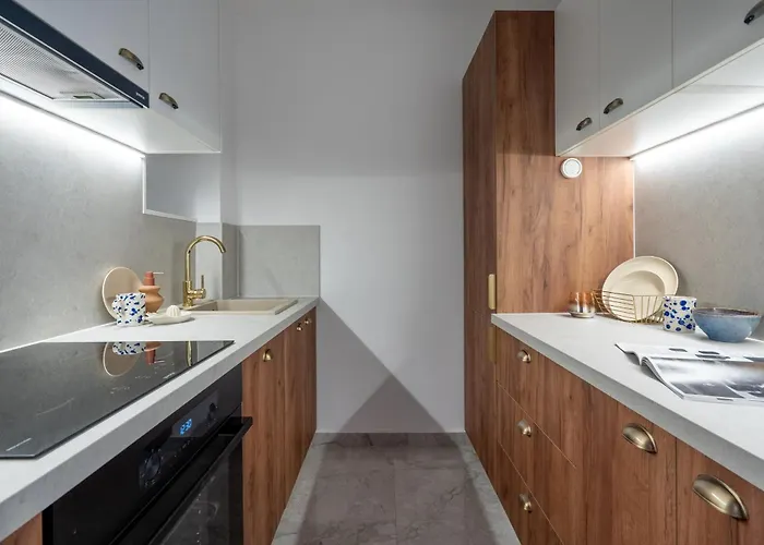 Daire Views! Of The Palaces, 2br Stunner *