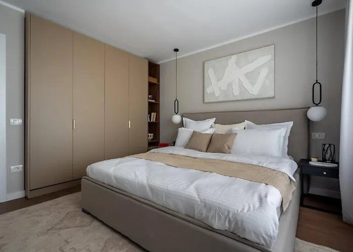 Views! Of The Palaces, 2br Stunner Daire