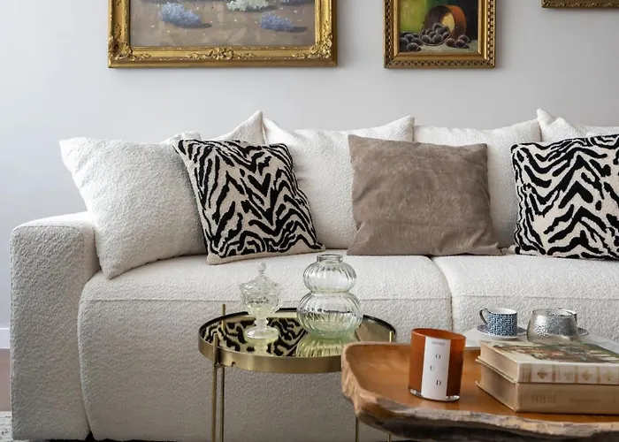 Views! Of The Palaces, 2br Stunner Daire