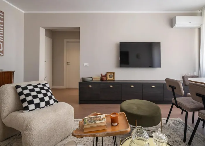 Views! Of The Palaces, 2br Stunner * Bükreş