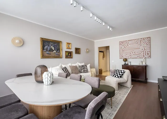 Views! Of The Palaces, 2br Stunner Apartamento Bucareste