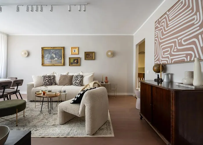 Views! Of The Palaces, 2br Stunner Bucareste